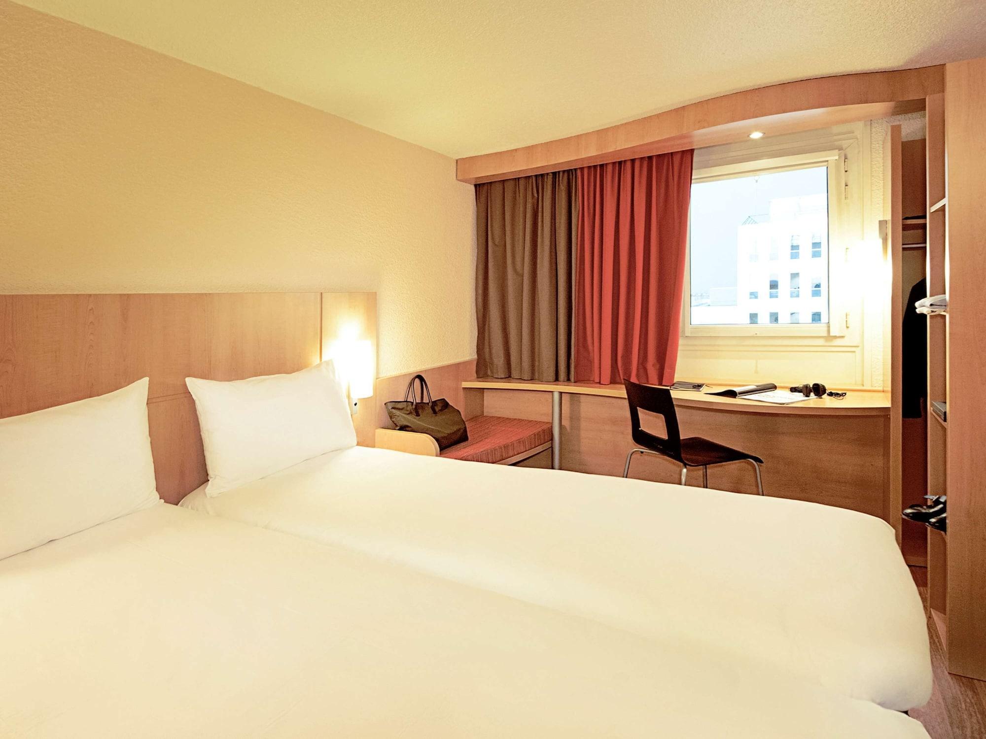 Ibis Dieppe Le Val Druel Exterior photo