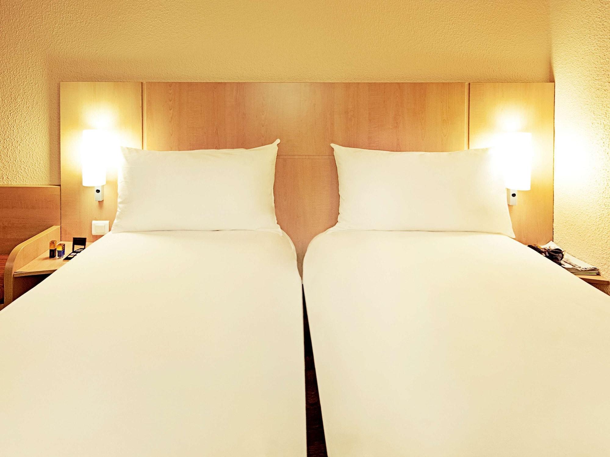 Ibis Dieppe Le Val Druel Exterior photo